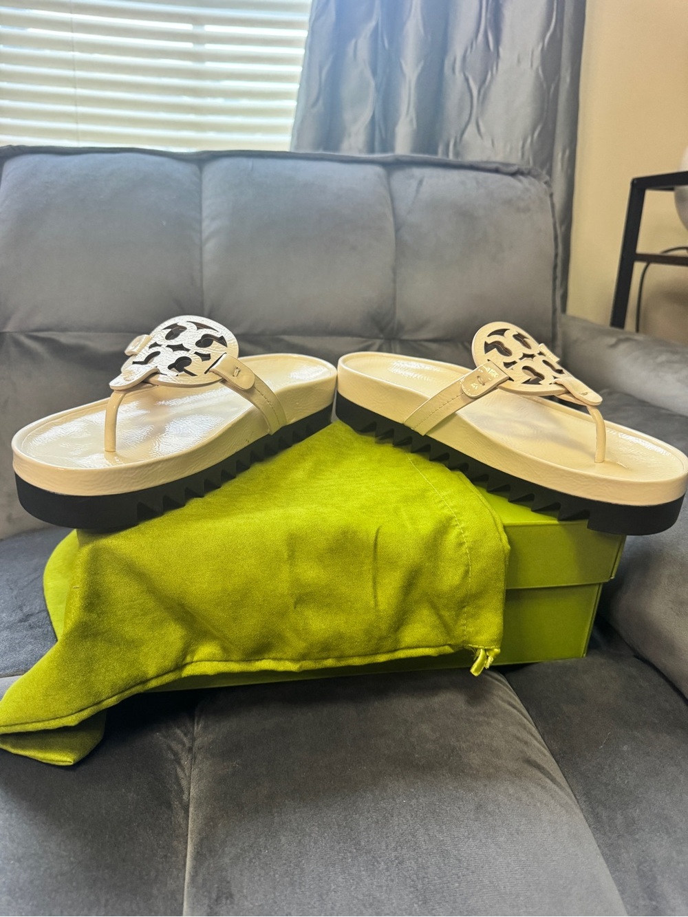 Tory Burch Cream Patent Leather Logo Thong Sandals - Picture 5 of 7